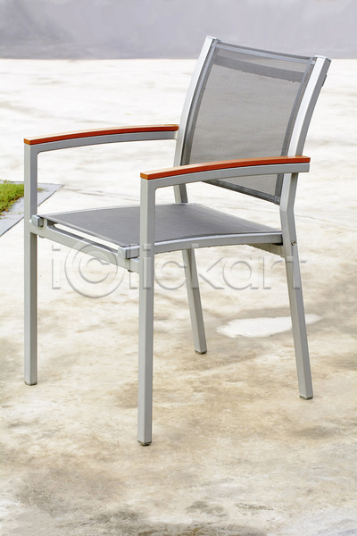 우아함 사람없음 JPG 포토 해외이미지 1 가구 고립 내부 디자인 라이프스타일 리빙 백그라운드 스타일 앉기 오브젝트 유행 의자 장식 주택 컨셉 투명 플라스틱 해외202004 회색
