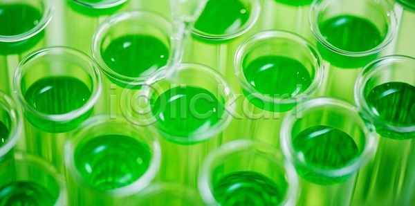 사람없음 JPG 포토 해외이미지 가득함 건강관리 과학 미생물 반사 발견 병원 비커 사무실 세로 시험관 실험 실험실 액체 약 원뿔 유리 장비 컨테이너 튜브 파란색 플라스크 해외202004 해외포토 화학물질 흰배경 흰색