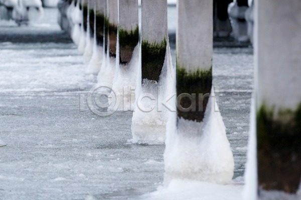 추위 사람없음 JPG 포토 해외이미지 겨울 기둥 냉동 목재 물 바다 서리 얼음 해외202004