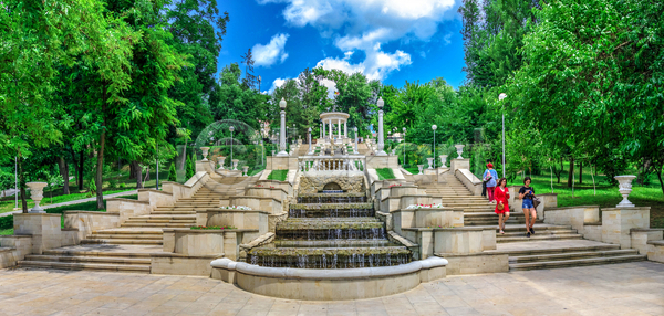 상승 사람없음 JPG 포토 해외이미지 건물 건축양식 계단 공원 공화국 길 대리석 도시 도시풍경 루마니아 물 분수 센터 아치 야외 여름 여행 연못 유럽 자연 장식 조각 타운 풍경 해외202004 해외포토 호수