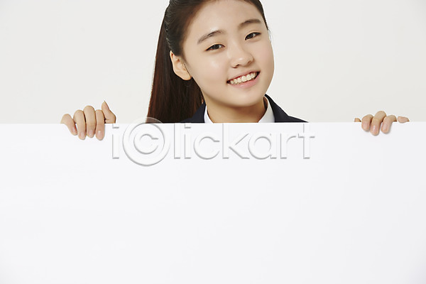 십대여자한명만 여자 중학생 청소년 한국인 한명 JPG 앞모습 포토 교복 미소(표정) 사각프레임 상반신 스튜디오촬영 실내 여중생 여학생 잡기 흰배경
