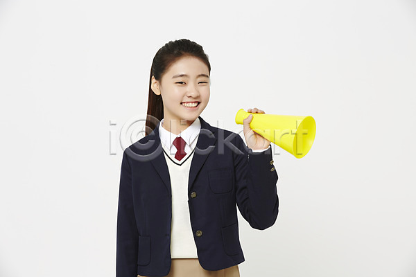 십대여자한명만 여자 중학생 청소년 한국인 한명 JPG 앞모습 포토 교복 들기 미소(표정) 상반신 스튜디오촬영 실내 여중생 여학생 확성기 흰배경
