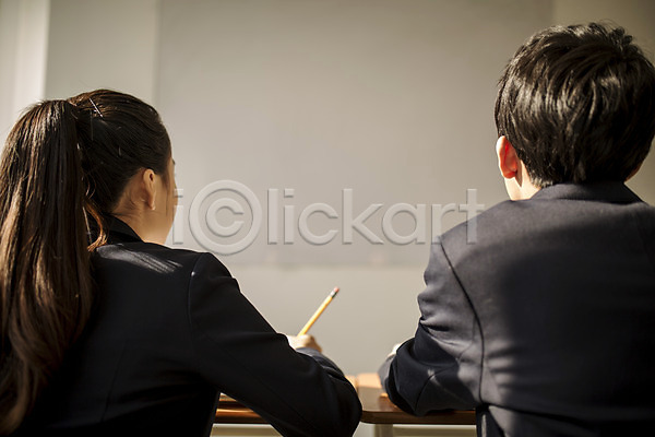 남자 두명 십대만 여자 중학생 청소년 한국인 JPG 뒷모습 포토 교복 교실 남중생 남학생 상반신 실내 앉기 여중생 여학생 학교 학원