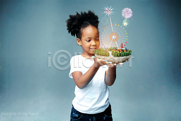 즐거움 어린이 여자 한명 흑인 PSD 디지털합성 편집이미지 나무 놀이공원 들기 디지털아트 불꽃놀이 편집 합성