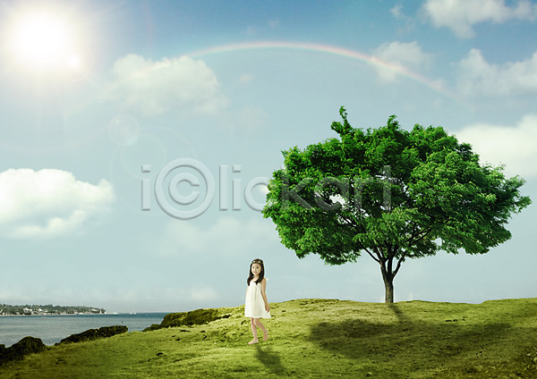 소녀(어린이) 여자 한국인 한명 PSD 편집이미지 구름(자연) 그린캠페인 나무 무지개 바다 서기 원피스 자연보호 잔디 전신 편집 하늘 햇빛 화관 환경
