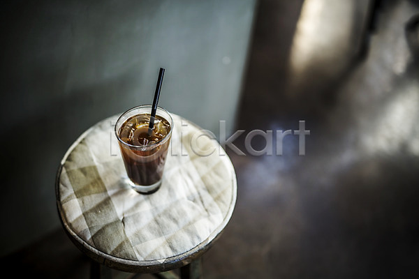 사람없음 JPG 포토 실내 아이스아메리카노 의자 카페 커피 커피잔