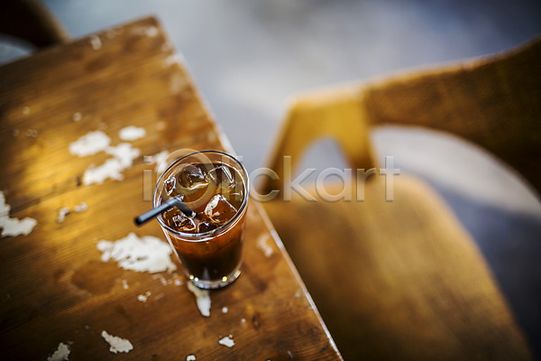 사람없음 JPG 아웃포커스 포토 실내 아이스아메리카노 카페 커피 커피잔 탁자