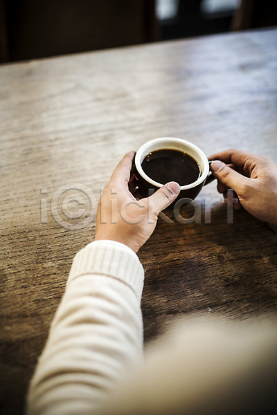 신체부위 JPG 포토 손 실내 아메리카노 카페 커피 커피잔