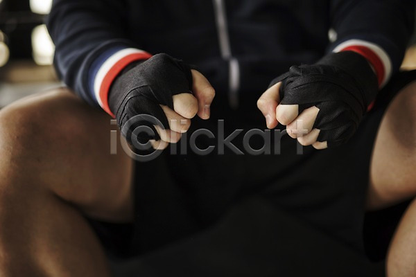 30대 남자 성인 한국인 한명 JPG 앞모습 포토 권투 권투장 보호장비 실내