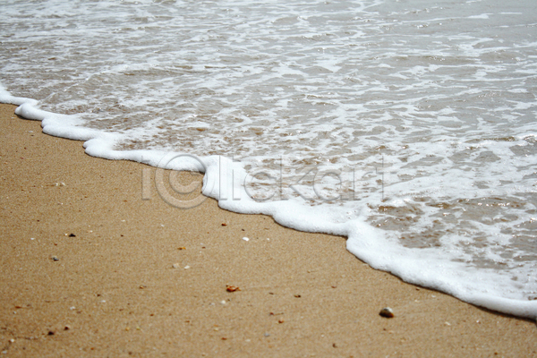 따뜻함 떨어짐 사람없음 JPG 포토 해외이미지 가로 갈색 거품 꿈 단절 모래 물 바다 백그라운드 서핑 여름(계절) 여행 우주 이국적 자연 젖음 질감 컨셉 파도 파라다이스 풍경(경치) 해외202004 황금 휴가 흰색