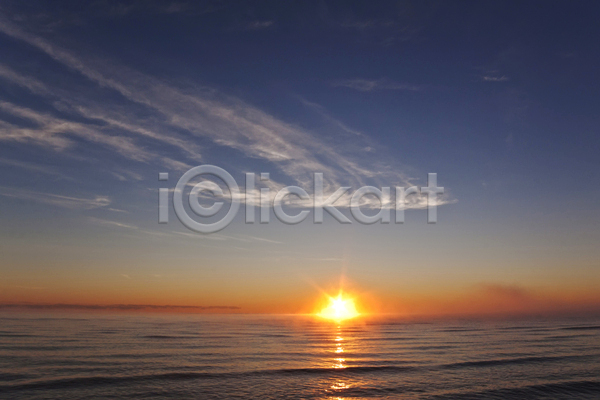 신선 사람없음 JPG 포토 해외이미지 가로 가을(계절) 러시아 러시아인 물 빛 새벽 아침 야간 일출 자연 태양 파도 파란색 풍경(경치) 하늘 해외202004 호수