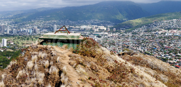 사람없음 JPG 포토 해외이미지 가로 건물 고층빌딩 공원 구름 군용 도시 도시풍경 도심 분화구 산 섬 스카이라인 야외 여름 여행 정상 탑 태평양 파노라마 파라다이스 파란색 풍경 하늘 하와이 해외202004 해외포토 호텔 휴가