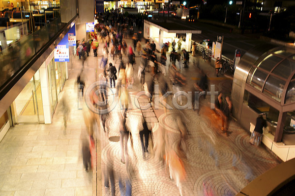 여러명 JPG 포토 거리풍경 도시풍경 도쿄 모션 보행자 야간 야경 야외 일본 해외풍경
