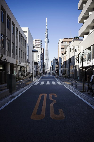 사람없음 JPG 포토 거리풍경 골목길 도로 도시풍경 도쿄 야외 원근감 일본 자전거 주간 탑 해외풍경 횡단보도
