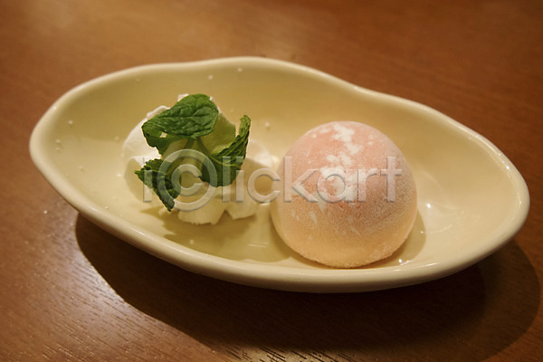 사람없음 JPG 포토 디저트 떡 모찌 생크림 음식 일본문화 일본음식 접시 찹쌀모찌 허브
