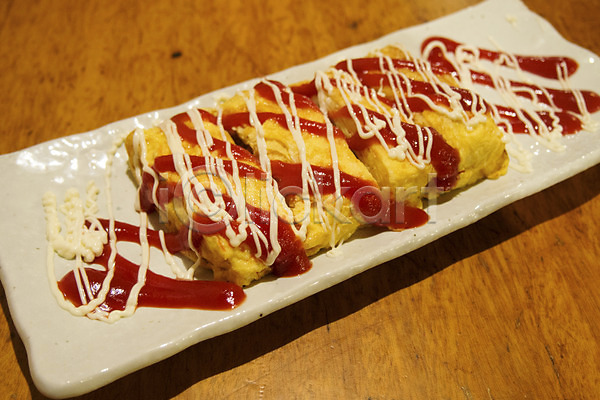 사람없음 JPG 근접촬영 포토 계란말이 마요네즈 음식 일본문화 일본음식 접시 케첩