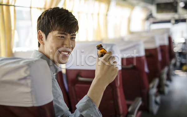 20대 남자 성인 성인남자한명만 한국인 한명 JPG 포토 버스 자양강장제 주간 취업준비생
