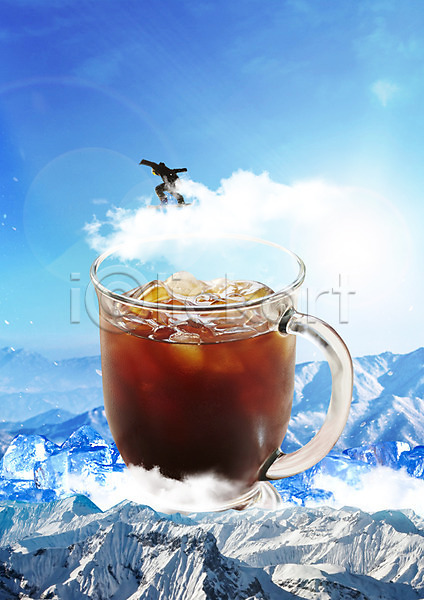 남자 한명 PSD 옆모습 편집이미지 구름(자연) 눈(날씨) 산 스노우보드 아이스커피 얼음 음료 커피 컵 편집 하늘