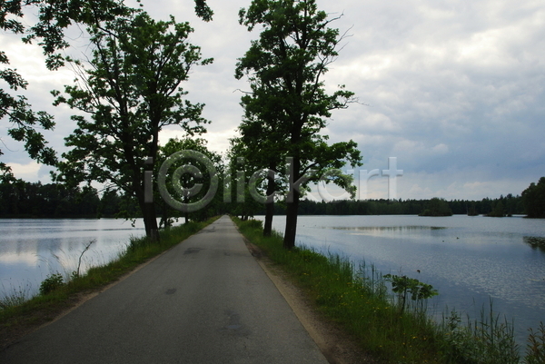 사람없음 JPG 포토 해외이미지 2 강 나무 도로 무한 물 방법 숲 여행 연못 자연 체코 풍경(경치) 하늘 하이킹 해외202004 호수