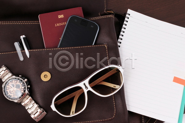 사람없음 JPG 포토 해외이미지 가방 공책 선글라스 손목시계 스마트폰 실내 여권 여행 오브젝트 해외202004