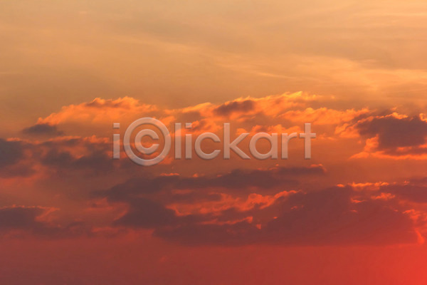 사람없음 JPG 포토 해외이미지 구름(자연) 노란색 맑음 백그라운드 빛 빨간색 새벽 아침 야외 여름(계절) 오렌지 일몰 일출 자연 장면 저녁 추상 태양 풍경(경치) 하늘 해외202004 햇빛 황혼