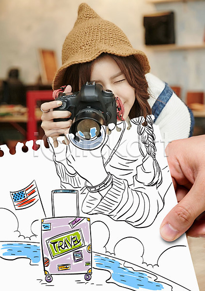20대 성인 여자 한국인 한명 AI(파일형식) 포토일러 모자(잡화) 사진촬영 상반신 성조기 손 스케치 스케치북 안식처 여행 카메라 캐리어