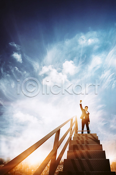 남자 성인 한국인 한명 JPG 디지털합성 편집이미지 계단 구름(자연) 디지털아트 비즈니스 비즈니스맨 빛 파이팅 하늘