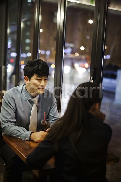 10대 40대 남자 두명 성인 여자 중년 청소년 한국인 JPG 뒷모습 앞모습 포토 가족 가족라이프 딸 부녀 상반신 식당 실내 아빠 앉기 외식