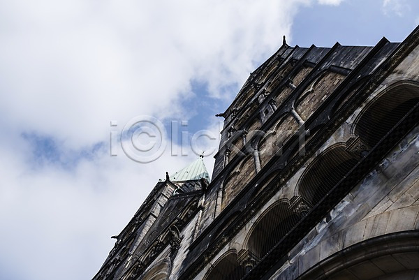 사람없음 JPG 로우앵글 포토 구름(자연) 독일 브레멘 성당 성페트리대성당 야외 주간 풍경(경치) 하늘