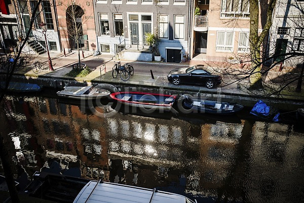 사람없음 JPG 포토 강 거리 건물 네덜란드 배 암스테르담 자동차 자전거 풍경(경치)