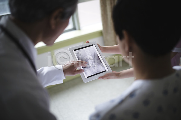 남자 성인 성인만 세명 여자 한국인 JPG 포토 간호사 병실 병원 실내 엑스레이 의사 의학 진료 환자