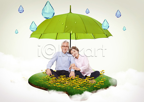 60대 남자 두명 성인 여자 한국인 PSD 편집이미지 가족 구름(자연) 꽃 노부부 빗방울 앉기 우산 웃음 잔디 전신 팔짱 편집