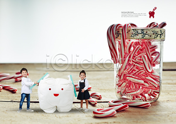 두명 소녀(어린이) 소년 한국인 PSD 편집이미지 서기 양치 유리병 음식 전신 지팡이사탕 충치 충치균 치아 칫솔 편집