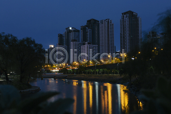 사람없음 JPG 장노출 포토 나무 도시 도시풍경 빌딩 빛 야간 야경 야외