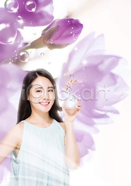 20대 성인 여자 한국인 한명 PSD 편집이미지 꽃 들기 물방울 뷰티 상반신 우먼라이프 웃음 의료성형뷰티 편집 화장품
