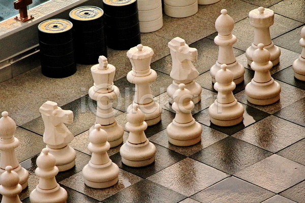 경쟁 계획 성공 위험 사람없음 JPG 포토 해외이미지 검은색 게임 경기 고립 그래픽 금속 놀이 대표 도전 만들기 모션 목재 생각 세트 여왕 왕 우승 은색 장군 조각 지능 체스 체스말 체스판 패배 필승 해외202004 황금 흰색
