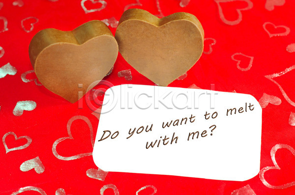 러블리 사랑 함께함 사람없음 JPG 포토 해외이미지 갈색 닫기 마음 메시지 모양 발렌타인데이 백그라운드 빨간색 사탕 신용카드 심플 은색 음식 초콜릿 카피스페이스 텍스트 편집 하트 해외202004 흰색