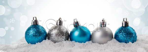 축하 사람없음 JPG 포토 해외이미지 12월 계절 공 기념 나무 눈내림 눈송이 매달리기 백그라운드 보케 빛 신용카드 여의주 우주 유리 은색 인사 장식 장식볼 전등 전통 추상 축제 크리스마스 파란색 프레임 해외202004 해외포토 화환 휴가