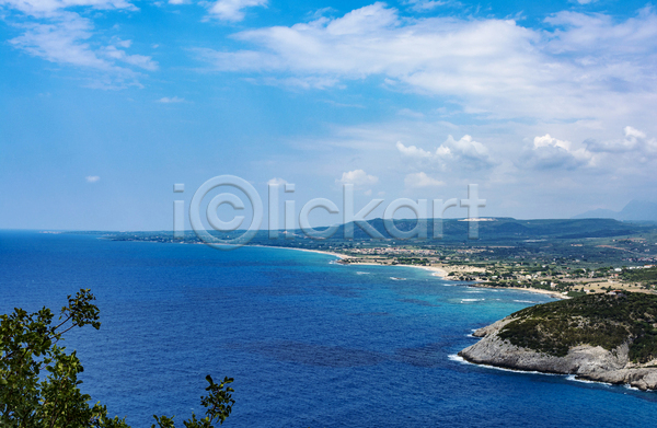 즐거움 휴식 사람없음 JPG 포토 해외이미지 곡선 구름(자연) 그리스 그리스인 내추럴 만 모래사장 물 바다 백그라운드 야외 여름(계절) 여행 유럽 자연 지중해 초록색 파란색 풍경(경치) 하늘 해변 해외202004 휴가