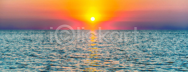 휴식 사람없음 JPG 포토 해외이미지 구름 내추럴 넘어짐 몬테네그로 물 바다 반사 백그라운드 빛 빨간색 산 새벽 섬 수평선 여름 여행 오렌지 유럽 이탈리아 일몰 일출 자연 장면 지중해 태양 파도 풍경 하늘 해외202004 해외포토 햇빛 황혼 휴가