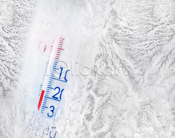 예측 추위 사람없음 JPG 포토 해외이미지 가을(계절) 겨울 계절 공구 기구 날씨 눈금 눈송이 빨간색 서리 섭씨 숫자 야외 얼음 온도 온도계 유리 장비 측정 컨셉 해외202004 흰색