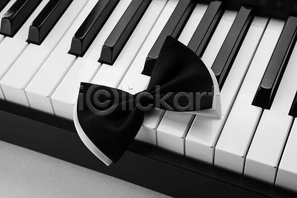 사람없음 JPG 포토 나비넥타이 실내 피아노(악기) 피아노건반 피아니스트 해외202004
