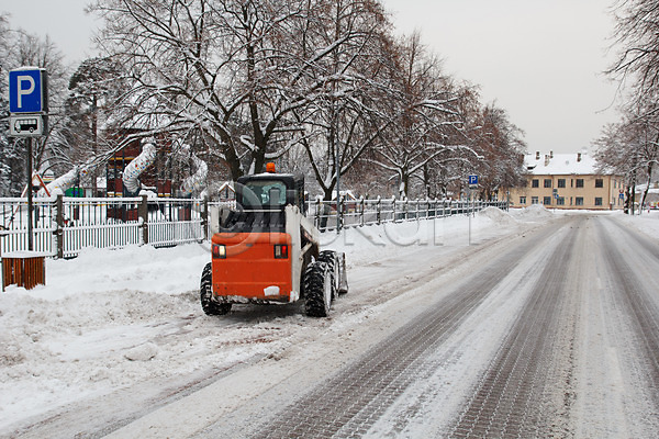 사람없음 JPG 포토 해외이미지 거리 겨울 눈내림 눈치우기 도로 야외 장비 제설 제설기 청소 해외202004