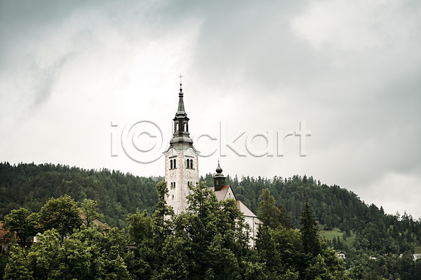 사람없음 JPG 포토 교회 나무 블레드호수 슬로베니아 야외 자연 주간 풍경(경치) 해외풍경 흐림