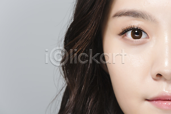 20대 성인 성인여자한명만 신체부위 여자 한국인 한명 JPG 근접촬영 앞모습 포토 몸매 반쪽 뷰티 상반신 스튜디오촬영 실내 얼굴 의료성형뷰티 파마 피부