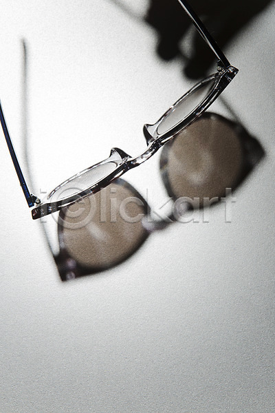 깨끗함 사람없음 JPG 포토 거울 반사 백그라운드 선글라스 스튜디오촬영 실내 안경 안경테 오브젝트