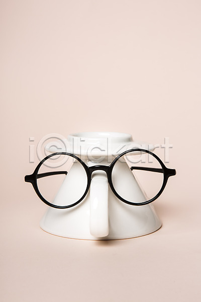 사람없음 JPG 포토 거울 반사 백그라운드 스튜디오촬영 실내 안경 안경테 오브젝트 커피여과기 커피용품