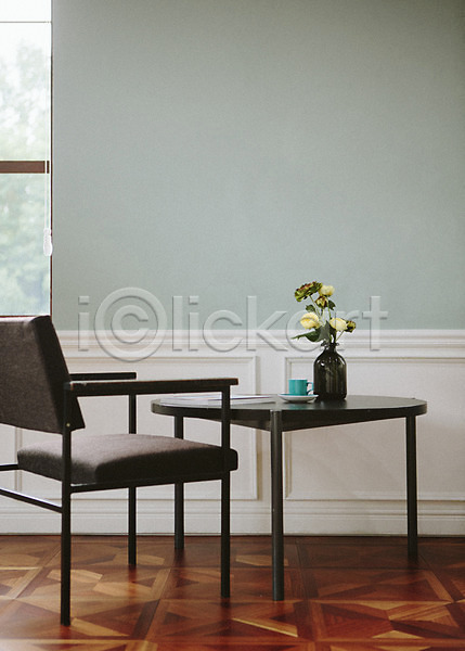 사람없음 JPG 포토 꽃 꽃병 스타일링 스튜디오 실내 오브젝트 의자 인테리어 장미 장식 커피잔 탁자
