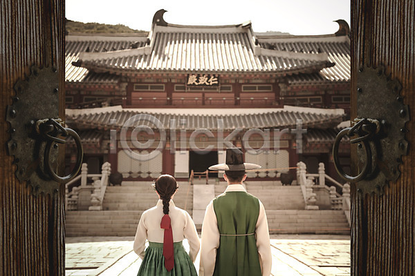 20대 남자 두명 성인 성인만 여자 한국인 JPG 뒷모습 편집이미지 갓(모자) 궁전 디지털아트 문 사극 역사 전통 한복