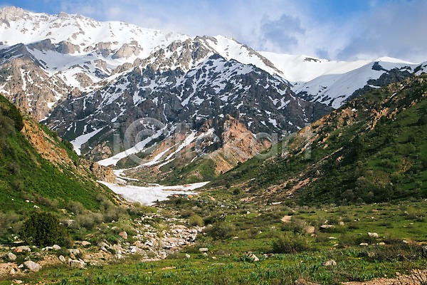 침묵 사람없음 JPG 포토 해외이미지 가로 계곡 산 산등성이 산악지대 아시아 야외 언덕 여름(계절) 여행 우즈베키스탄 자연 장면 지역 초록색 파란색 풍경(경치) 하늘 해외202004 햇빛 황무지